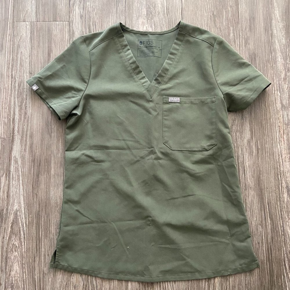 FIG Catarina One-Pocket Scrub Top in Moss